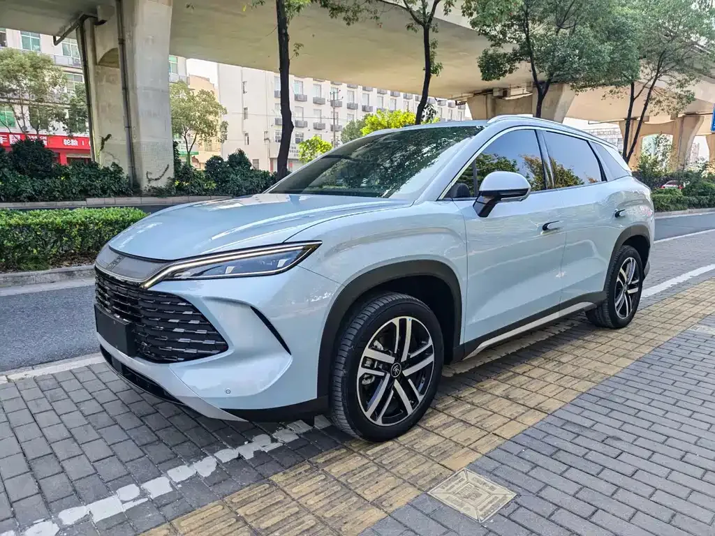 BYD L DM-i — фото 1