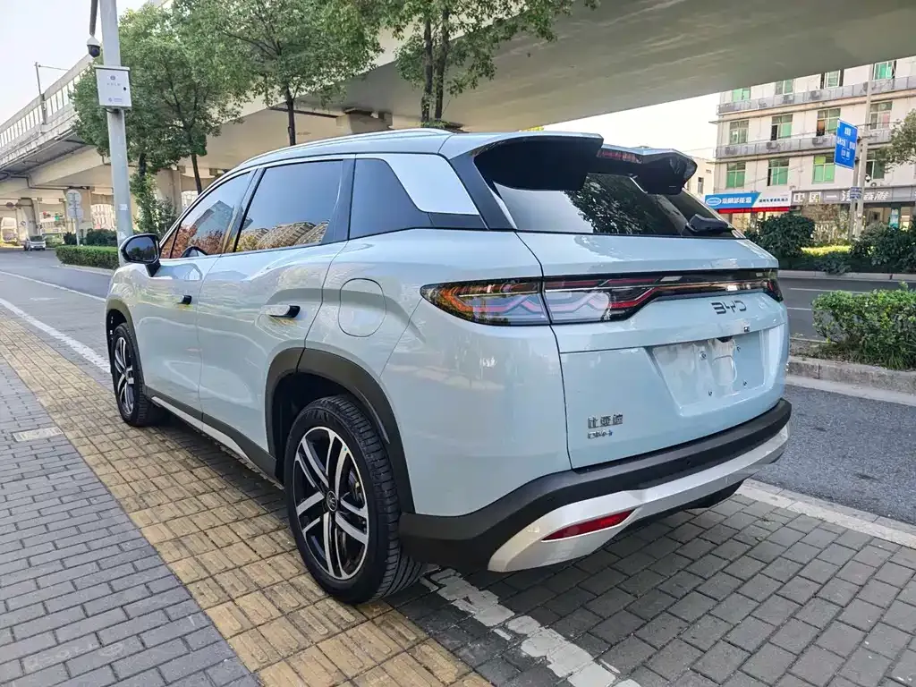 BYD L DM-i — фото 3