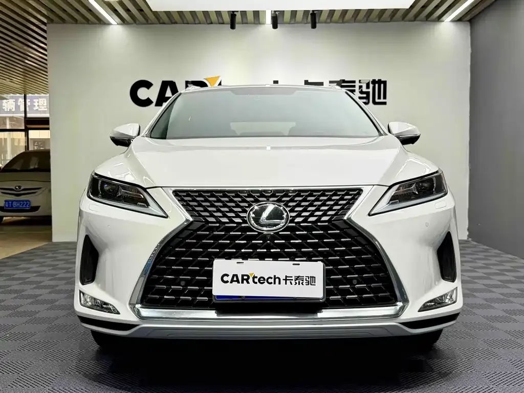 Lexus RX — фото 1