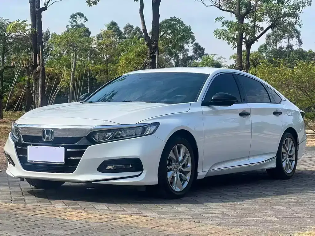Honda Accord — фото 1