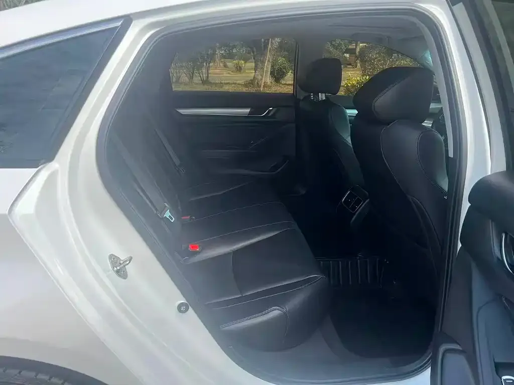 Honda Accord — фото 10