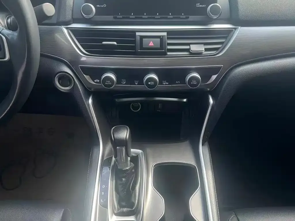 Honda Accord — фото 6