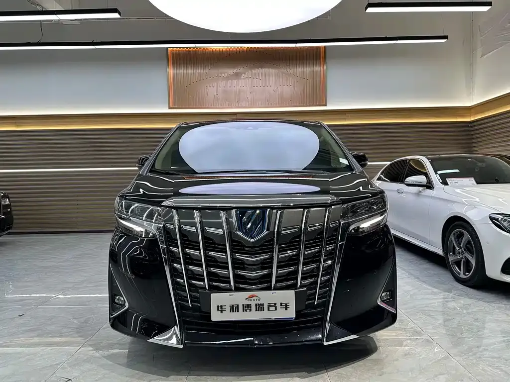 Toyota Alphard — фото 8