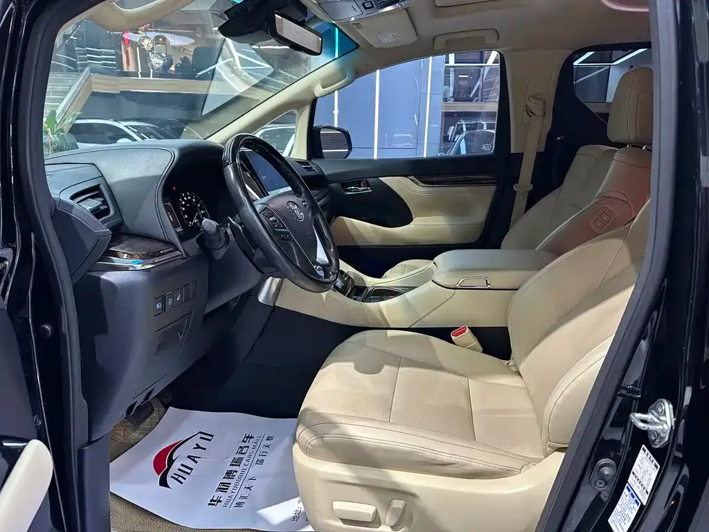 Toyota Alphard — фото 5