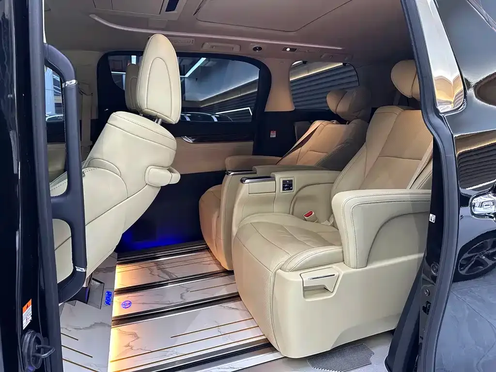 Toyota Alphard — фото 6