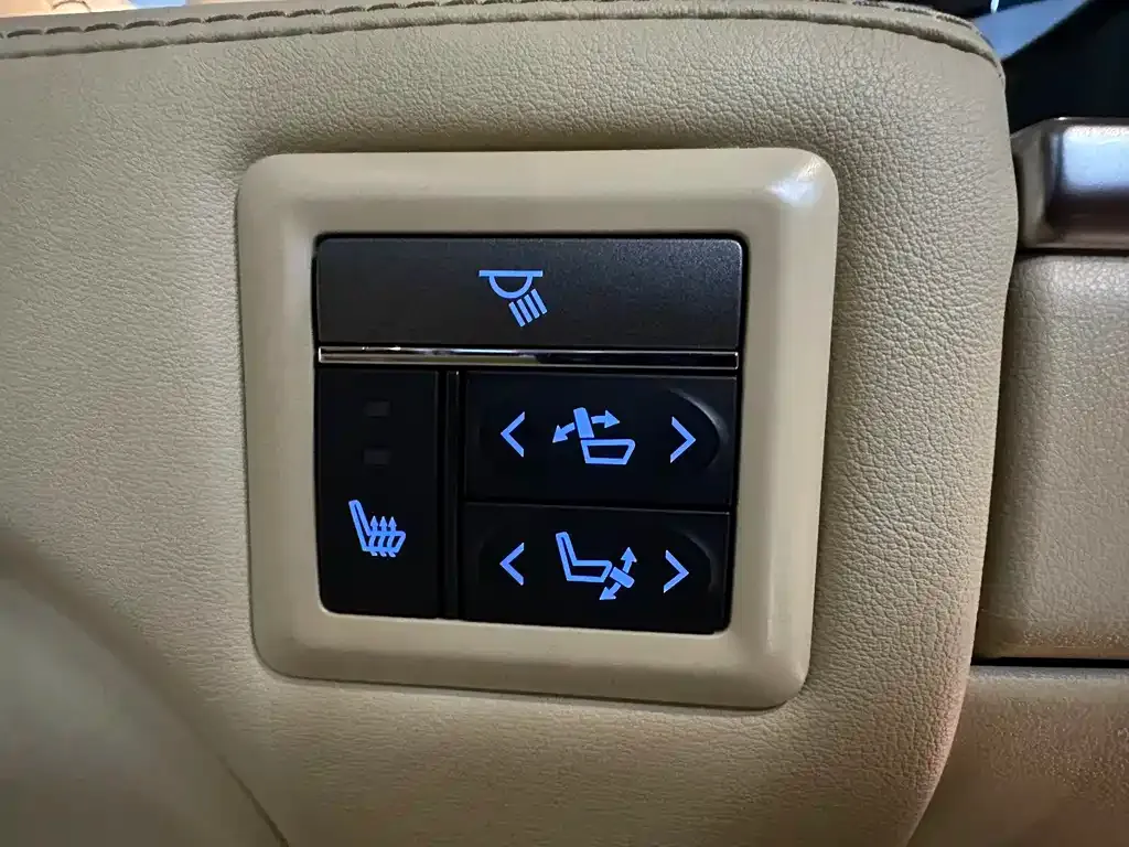 Toyota Alphard — фото 9