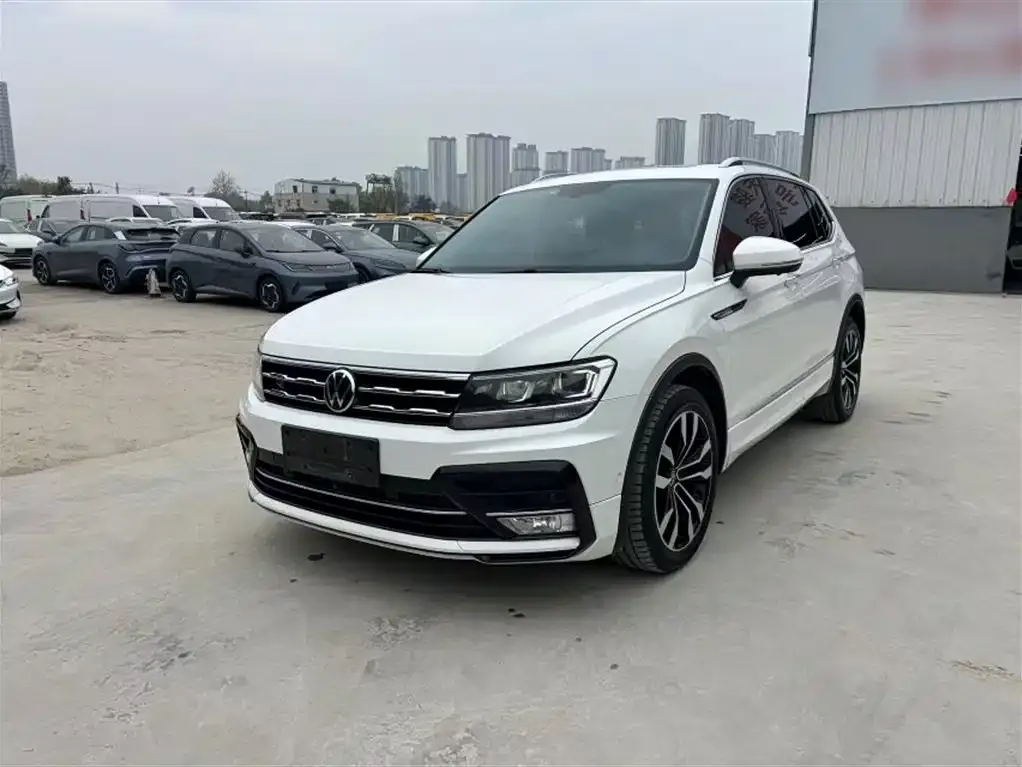 Volkswagen Tiguan L — фото 2