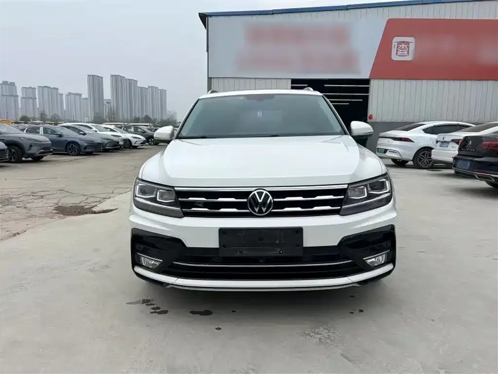 Volkswagen Tiguan L — фото 3