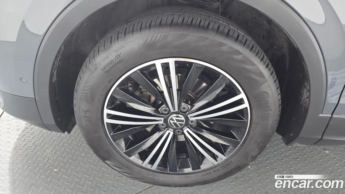 Volkswagen Tiguan — фото 10