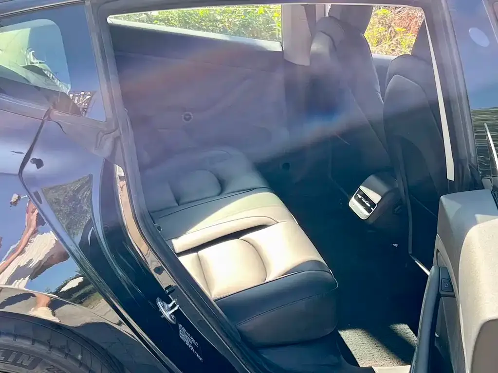 Tesla Model 3 — фото 10