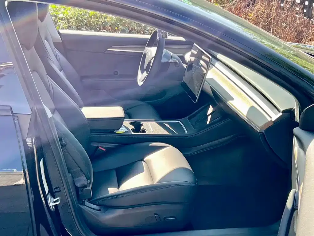 Tesla Model 3 — фото 9
