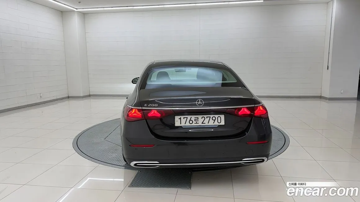 Mercedes-Benz E-Class — фото 4