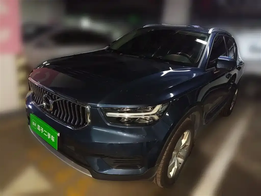 Volvo XC40 — фото 1