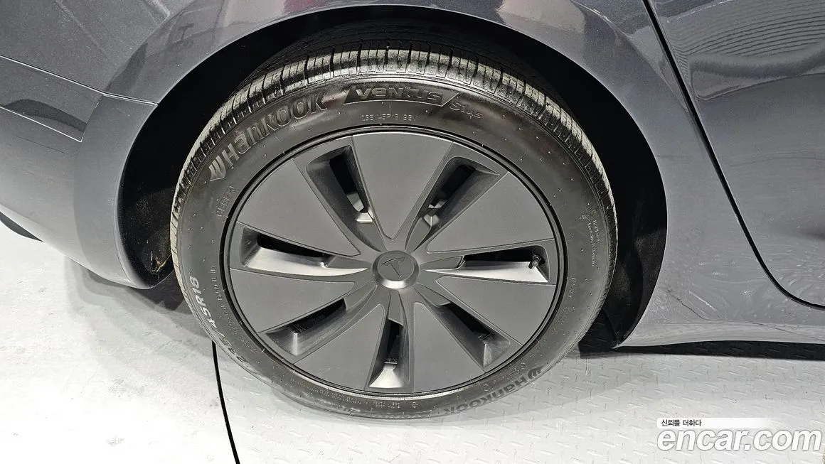 Tesla Model 3 — фото 10