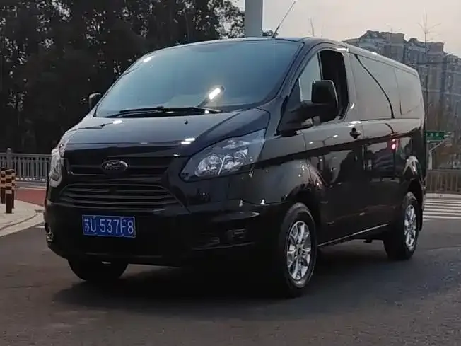 Ford Transit — фото 1