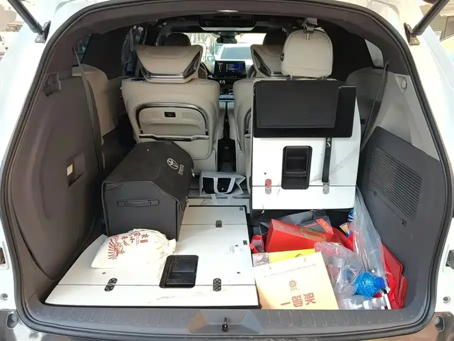 Toyota Sienna — фото 10