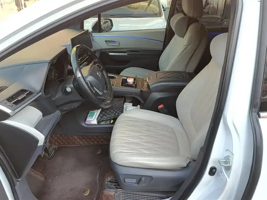 Toyota Sienna — фото 2