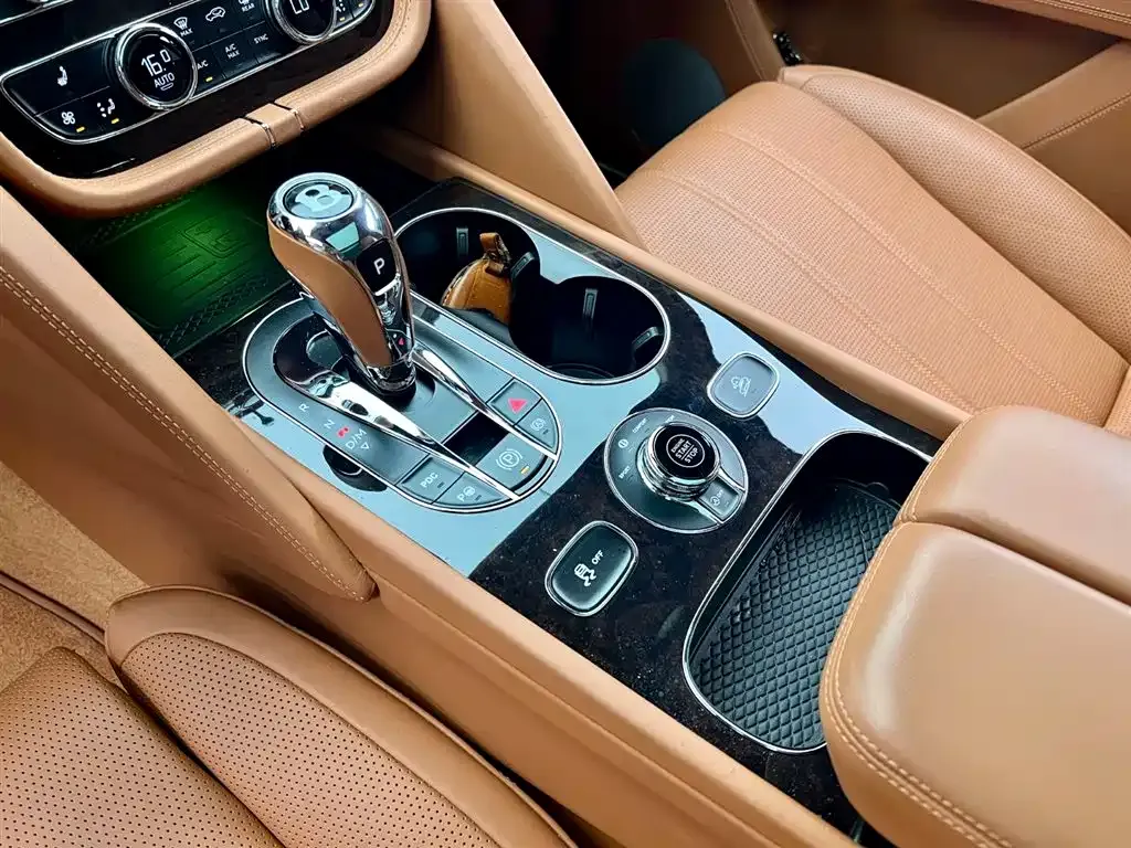 Bentley Bentayga — фото 10