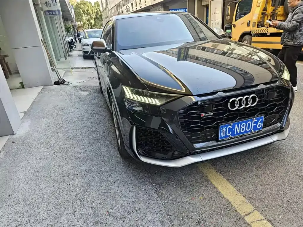 Audi RS Q8 — фото 4