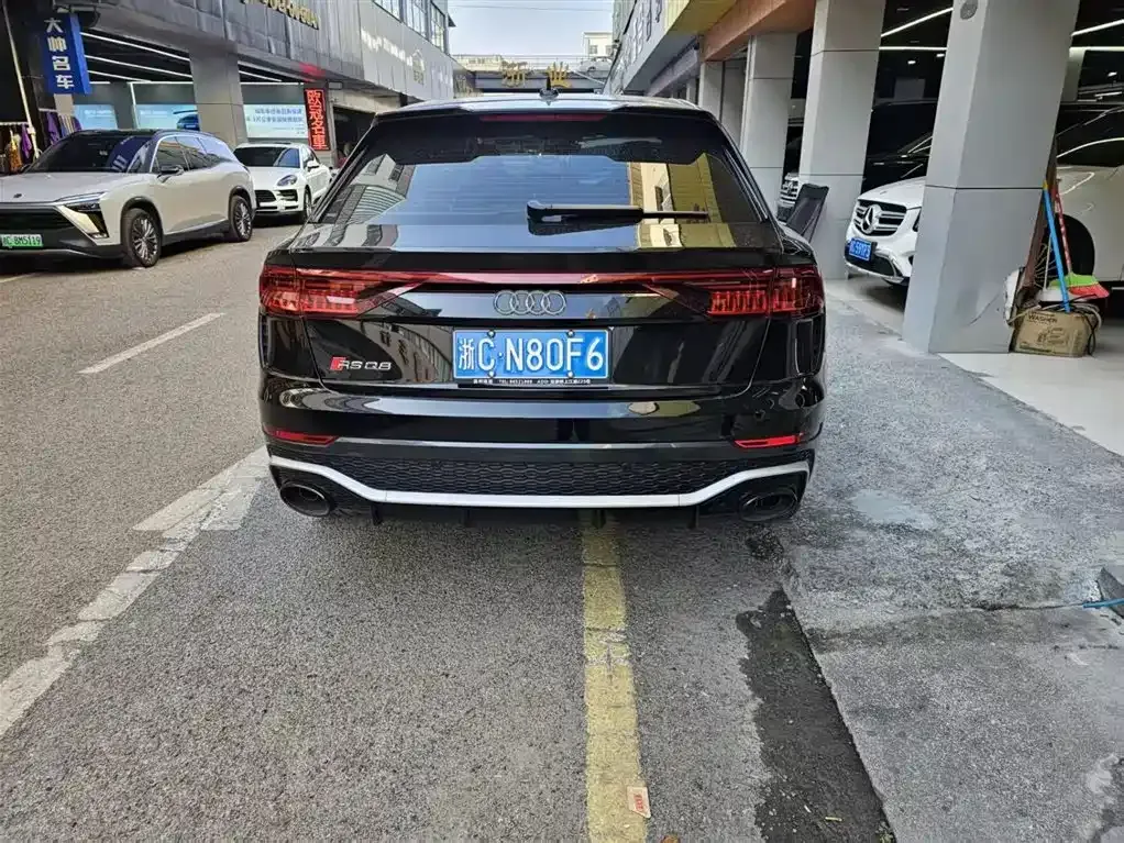 Audi RS Q8 — фото 10