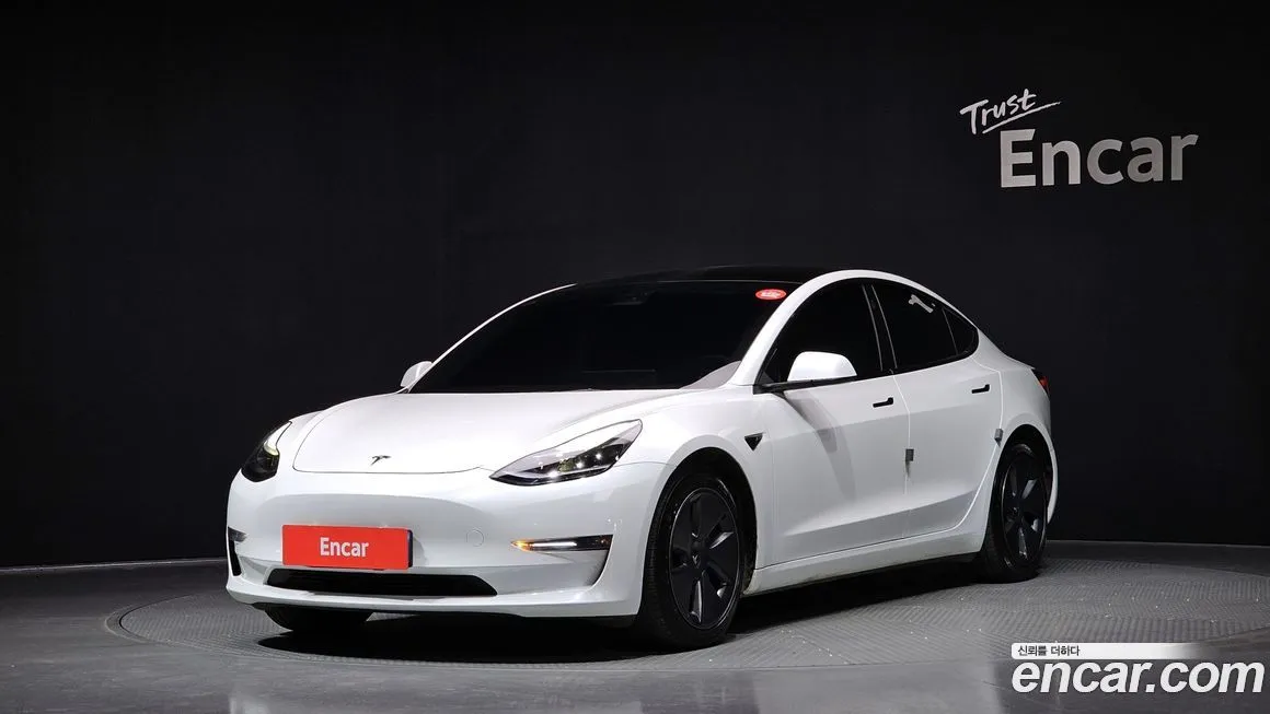 Tesla Model 3 — фото 1