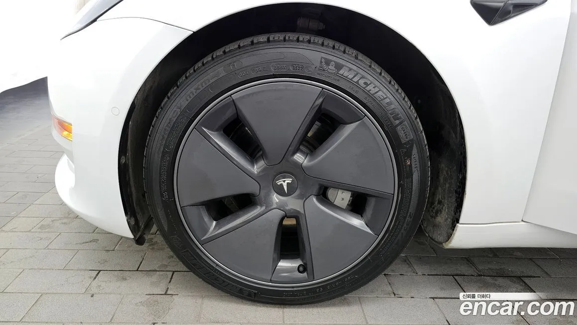 Tesla Model 3 — фото 3