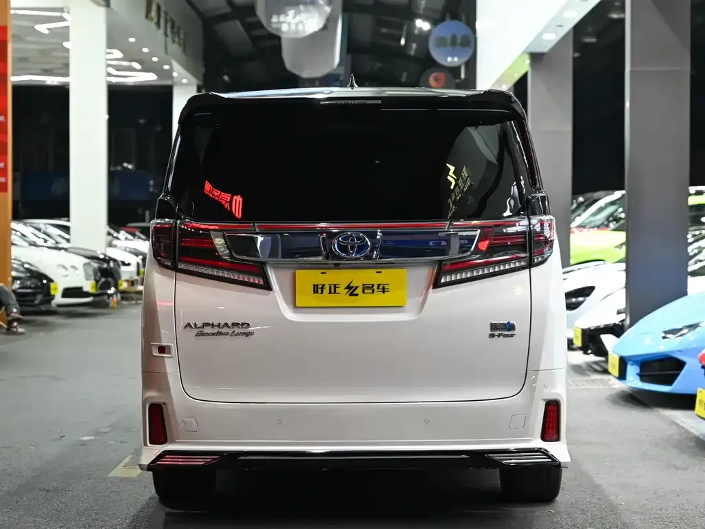 Toyota Alphard — фото 2