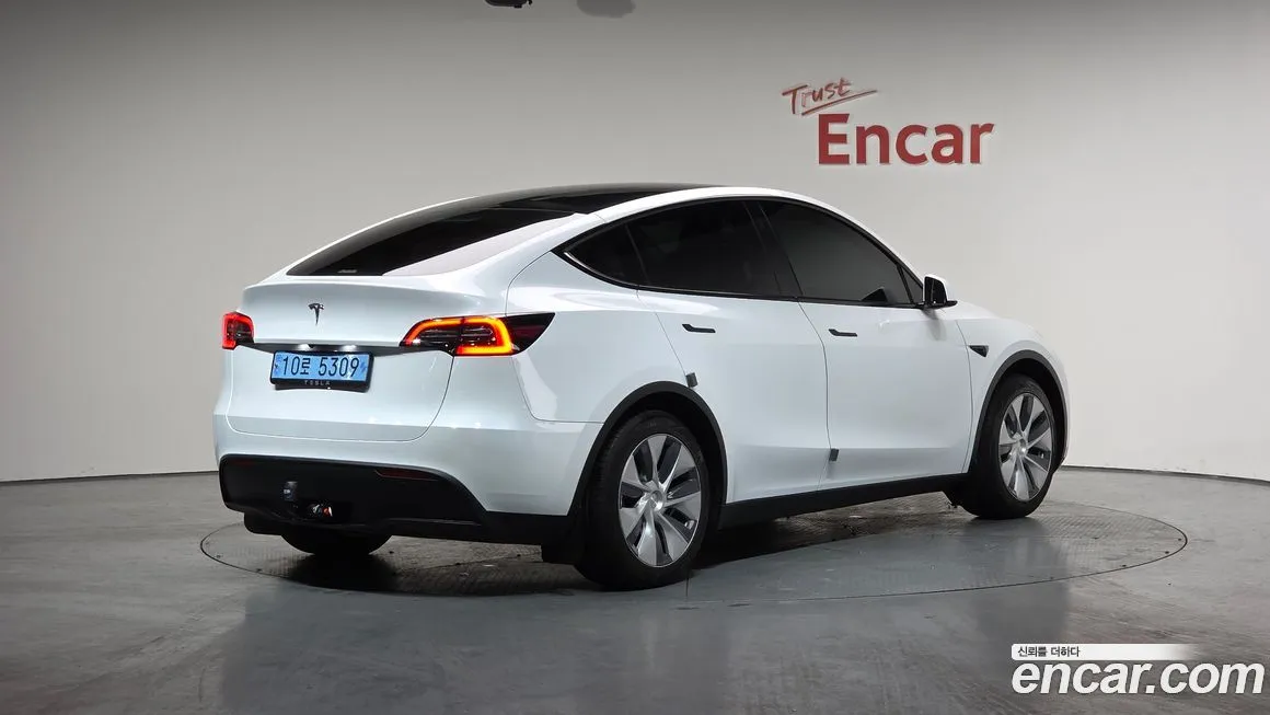 Tesla Model Y — фото 2
