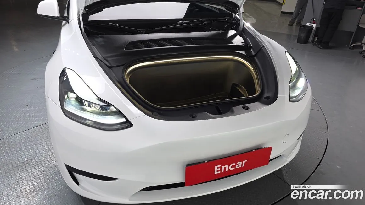 Tesla Model Y — фото 9