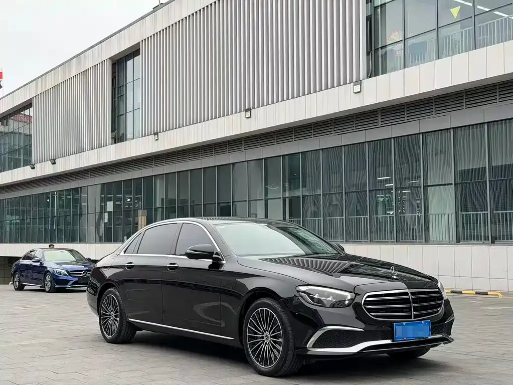 Mercedes-Benz E-Class — фото 4