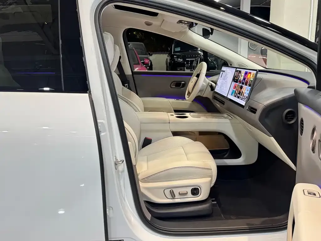 Li Auto i8 — фото 5