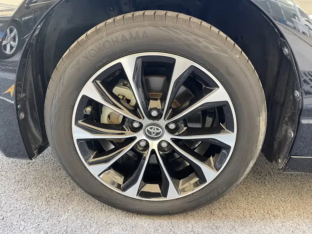 Toyota Avalon — фото 10