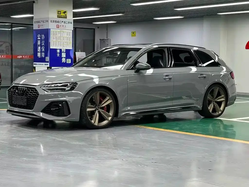 Audi RS 4 — фото 1