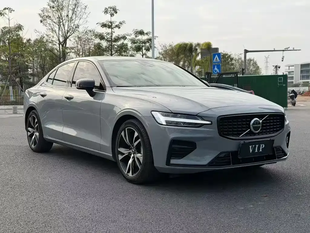 Volvo S60 — фото 4