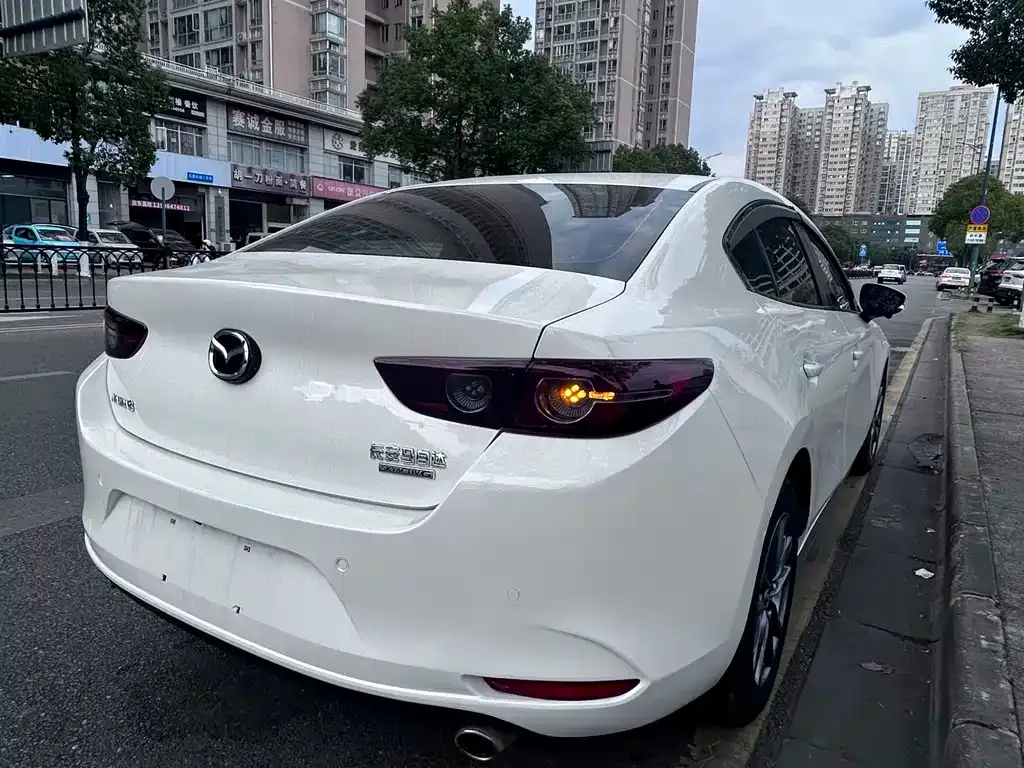 Mazda 3 Axela — фото 10