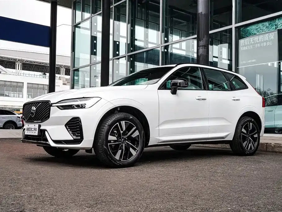 Volvo XC60 — фото 1