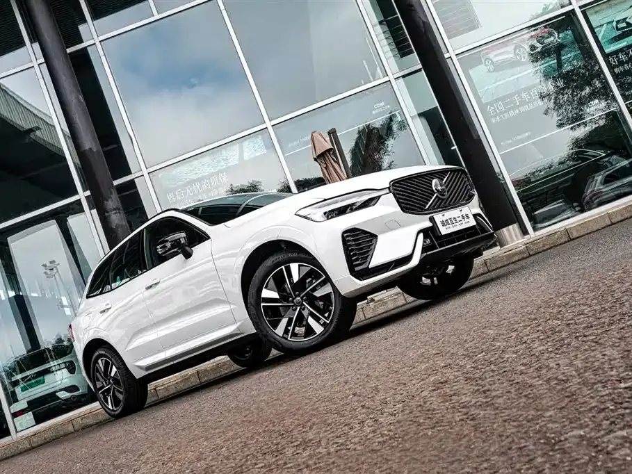Volvo XC60 — фото 6