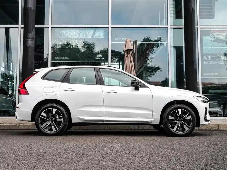 Volvo XC60 — фото 10