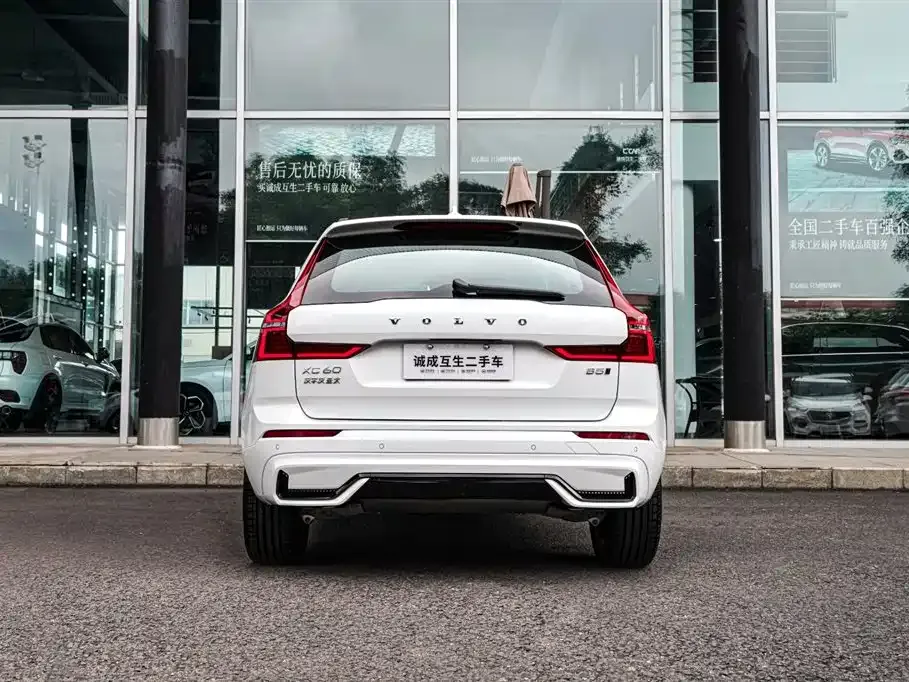 Volvo XC60 — фото 9