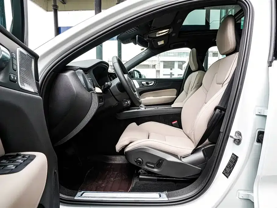 Volvo XC60 — фото 4