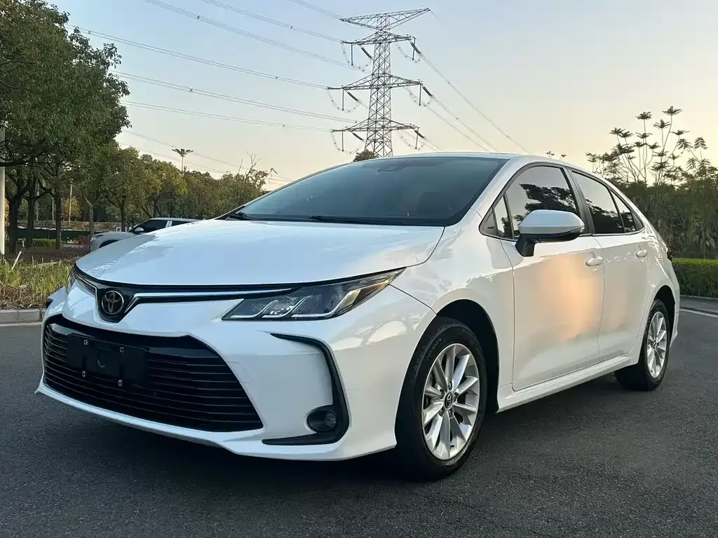 Toyota Corolla — фото 1