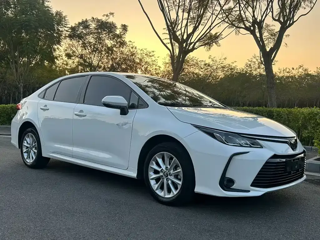 Toyota Corolla — фото 5