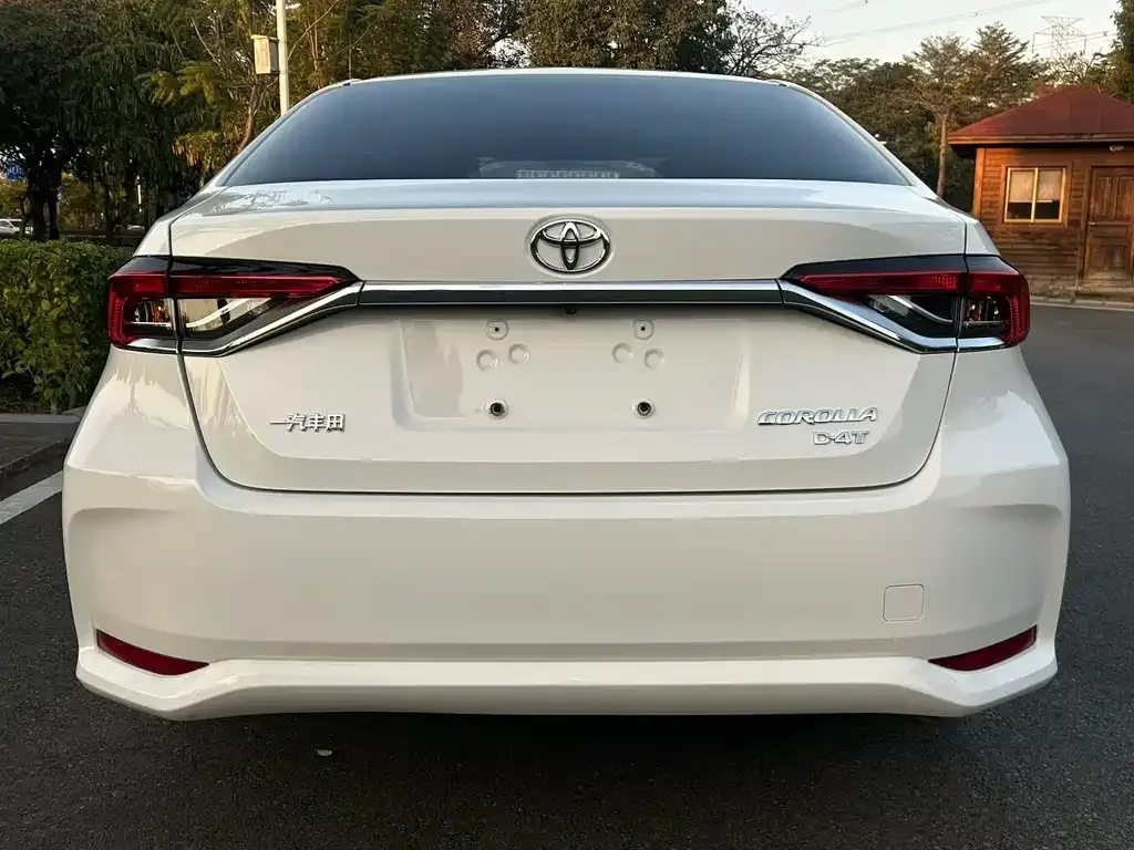 Toyota Corolla — фото 4