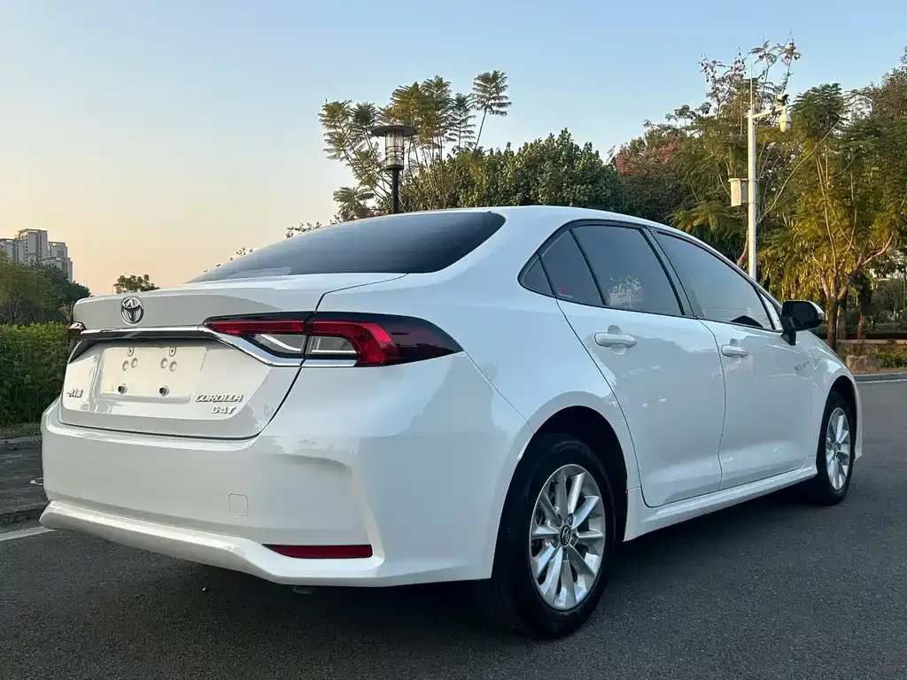 Toyota Corolla — фото 3