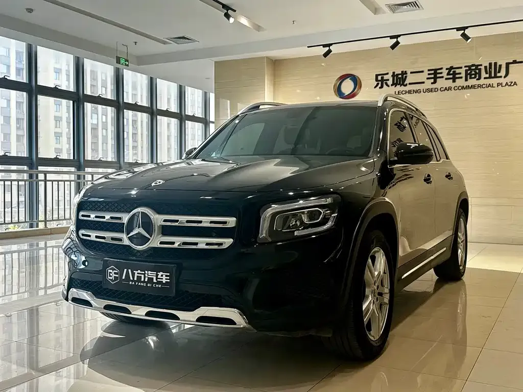 Mercedes-Benz GLB — фото 1