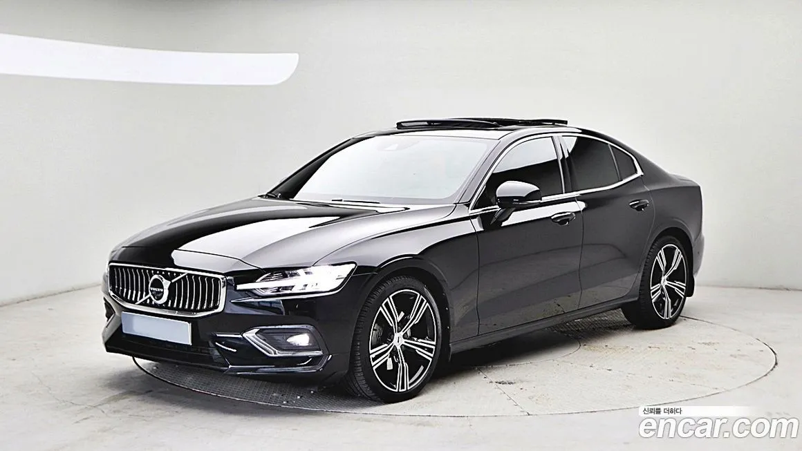 Volvo S60 — фото 1