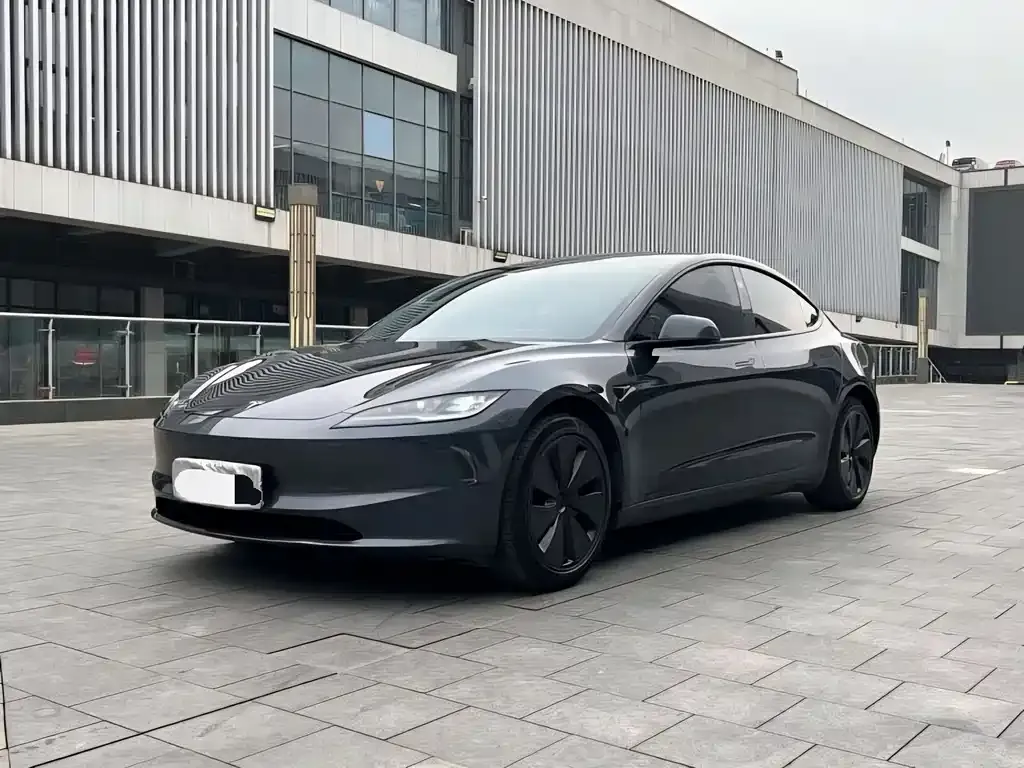 Tesla Model 3 — фото 1