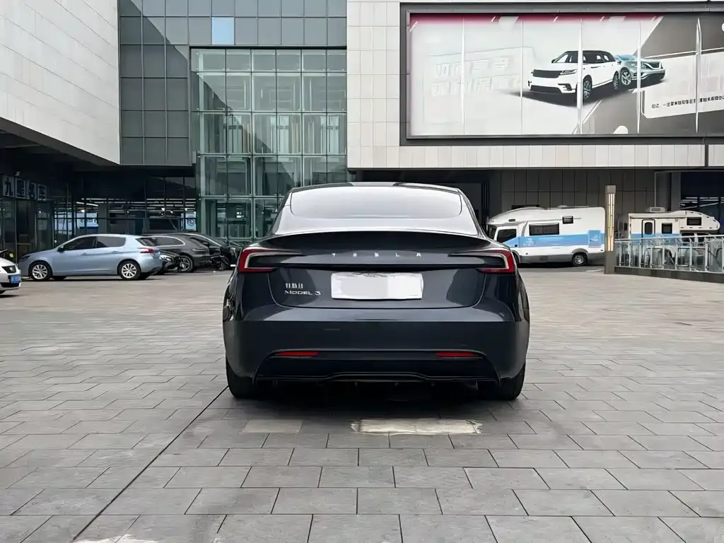 Tesla Model 3 — фото 7