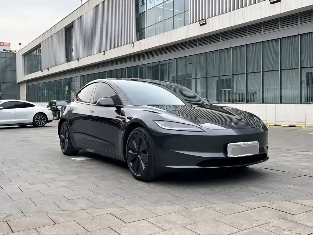 Tesla Model 3 — фото 10