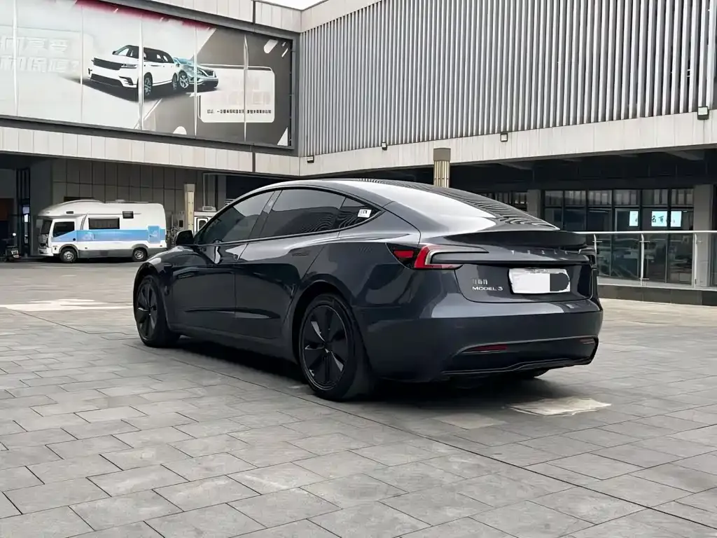 Tesla Model 3 — фото 8
